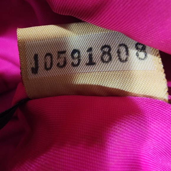 Athletic red Dooney & Bourke beg - Picture 6 of 15